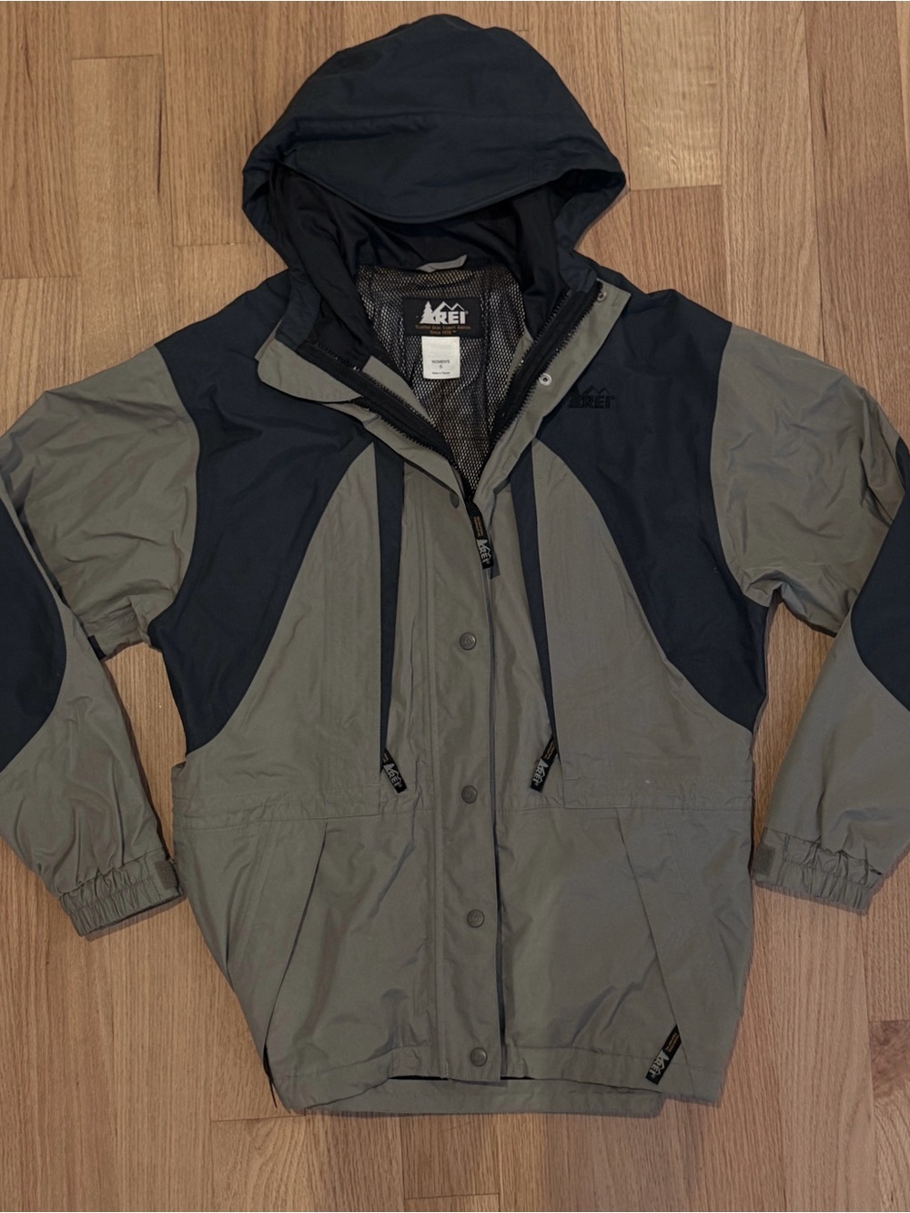 REI Women’s Hooded Two-Tone Windbreaker Rain shell Jacket - Gray/Black